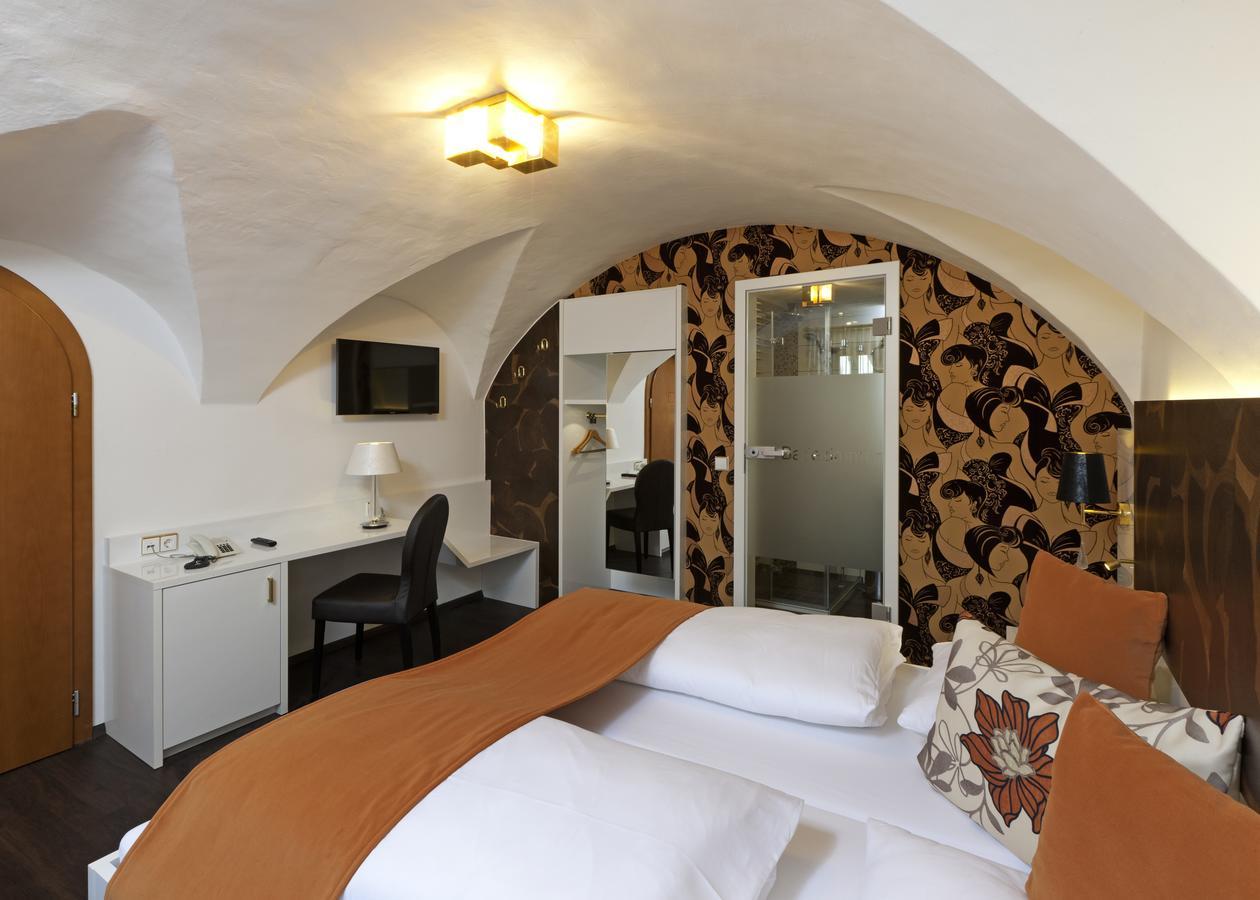 Ambiance Hotel - Braunau - Simbach ブラウナウ・アム・イン エクステリア 写真